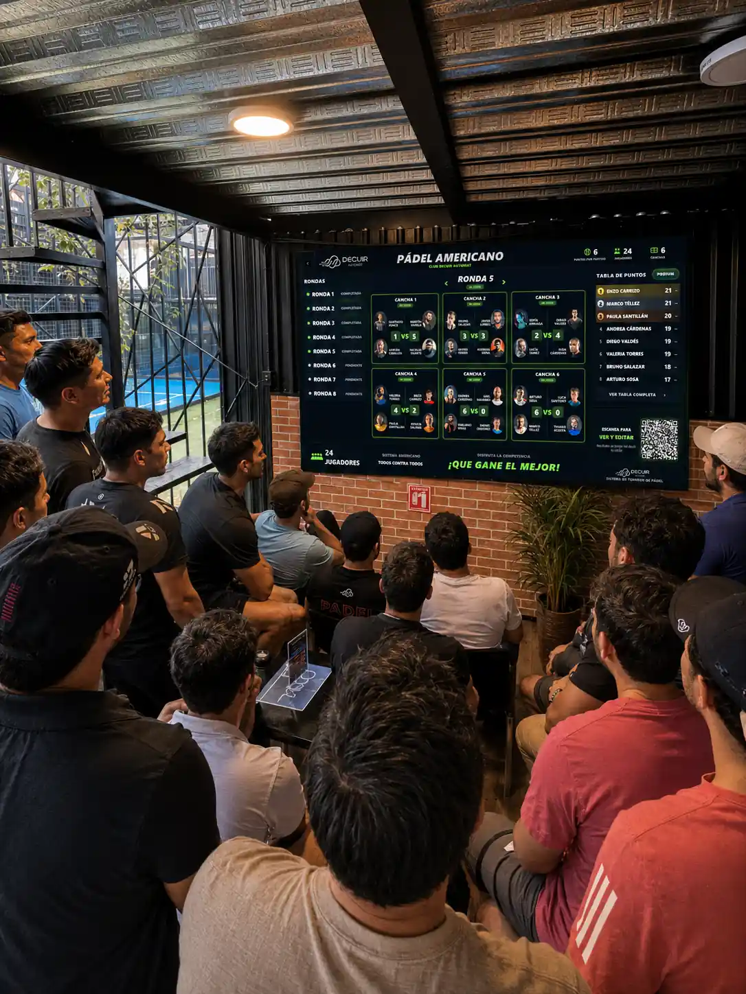 Dashboard de partidos y rondas de pádel mostrado en una TV